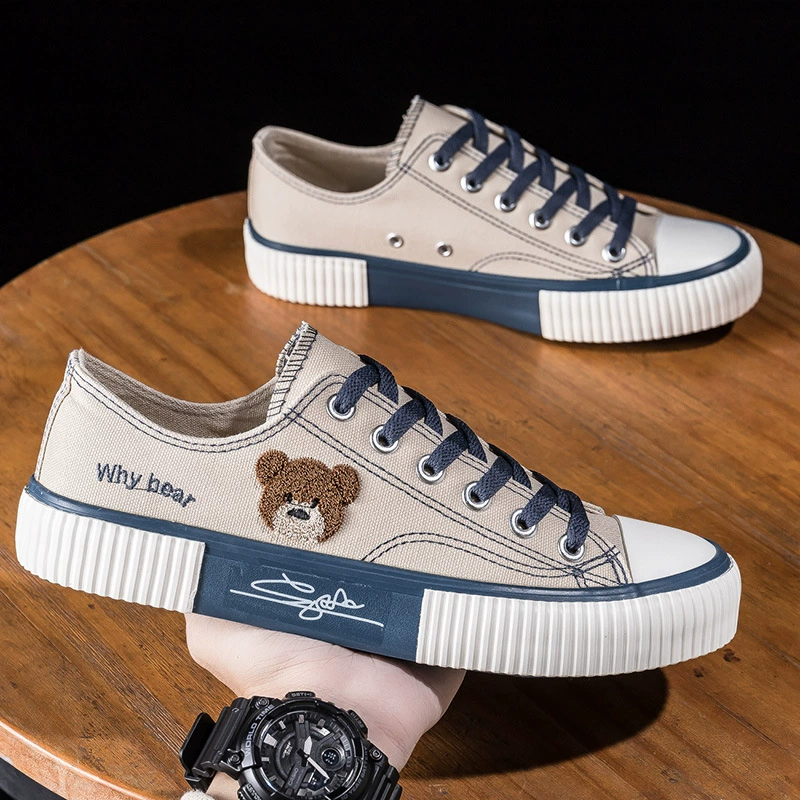 Маленькие медведи мультяшные холщовые туфли низкие молодые студенты мужские туфли 2024 новый тренд дикие мягкие подошвы дышащие туфли