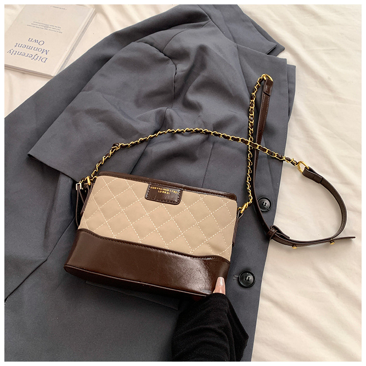 Bolso pequeño con hilo de bordado de diamante de fuego súper caliente femenino 2024 nuevo bolso de mensajero de un solo hombro de cadena salvaje