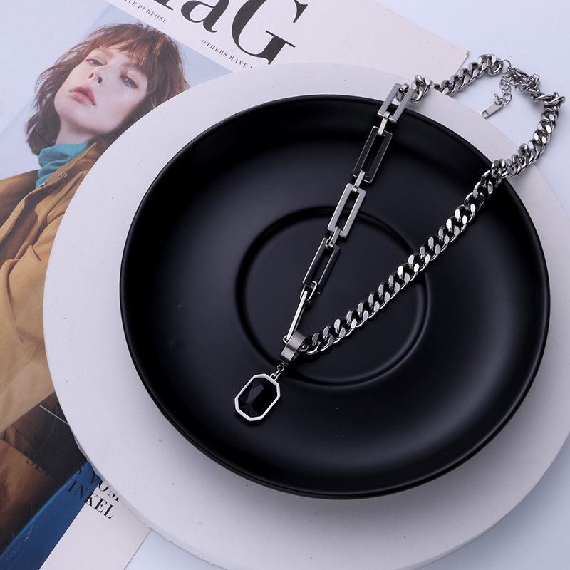 Collana con pendente a croce da donna in acciaio inox_voghion.com