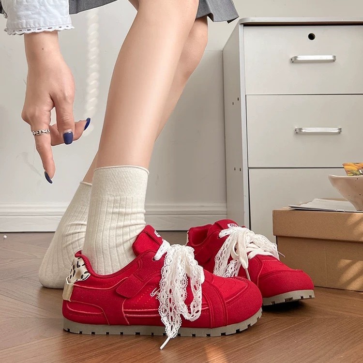 Far Boles De zapatos de entrenamiento para mujeres 2025 verano nuevo estilo de ballet casual versátil zapatos de skate pequeños zapatos blancos