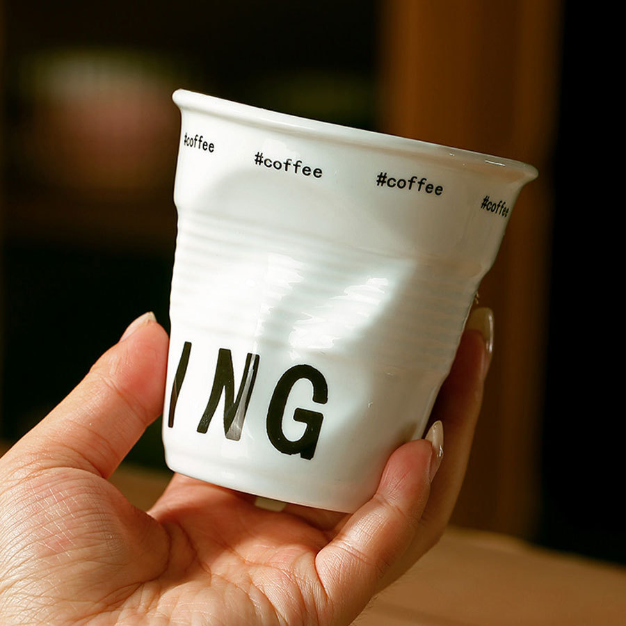 北欧创意褶皱咖啡杯不规则陶瓷英文字母马克杯个性拿铁杯早餐杯子