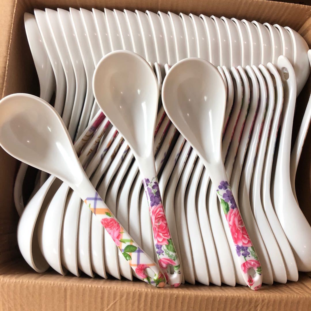 Cuchara de sopa de vajilla de porcelana de imitación de melamina, resistente a altas temperaturas, resistente a caídas, cuchara de arroz engrosada, necesidades diarias, suministro al por mayor de grandes almacenes