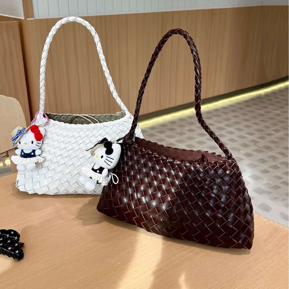 French Vintage Genuine Leather Hand-Woven Dumpling Bag Women's Luxury Niche Retro Underarm Bag Shoulder Handbag - Thumbnail 3