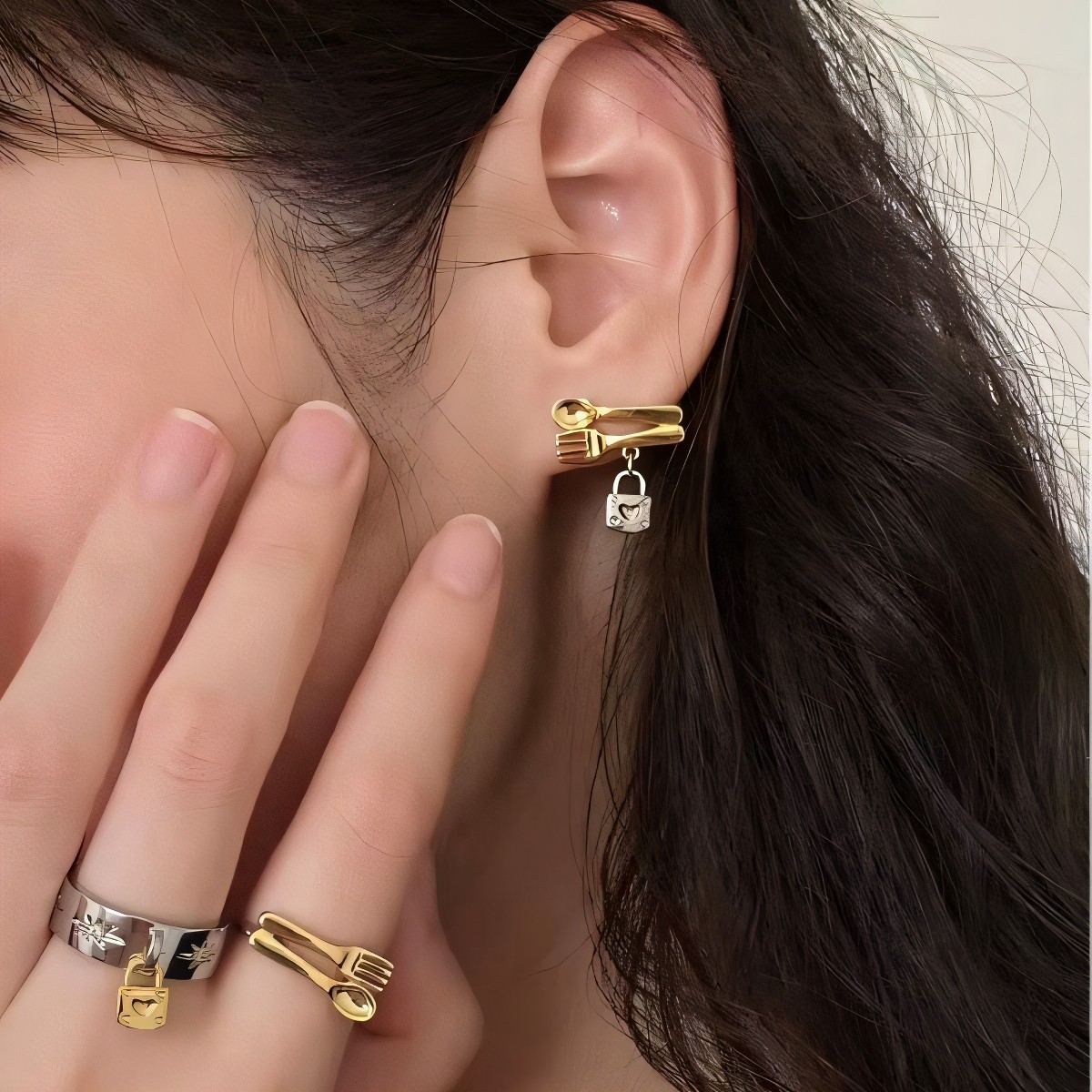 1 Par Lindo Dulce Forma De Corazón Cerrar Con Llave Vajilla Metal Mixto Cobre Chapado En Oro De 14 Quilates. Pendientes De Gota display picture 2