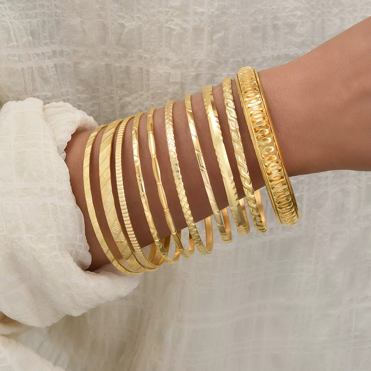 欧美跨境热销小众设计高级感手环女个性夸张复古开口手镯手饰批发