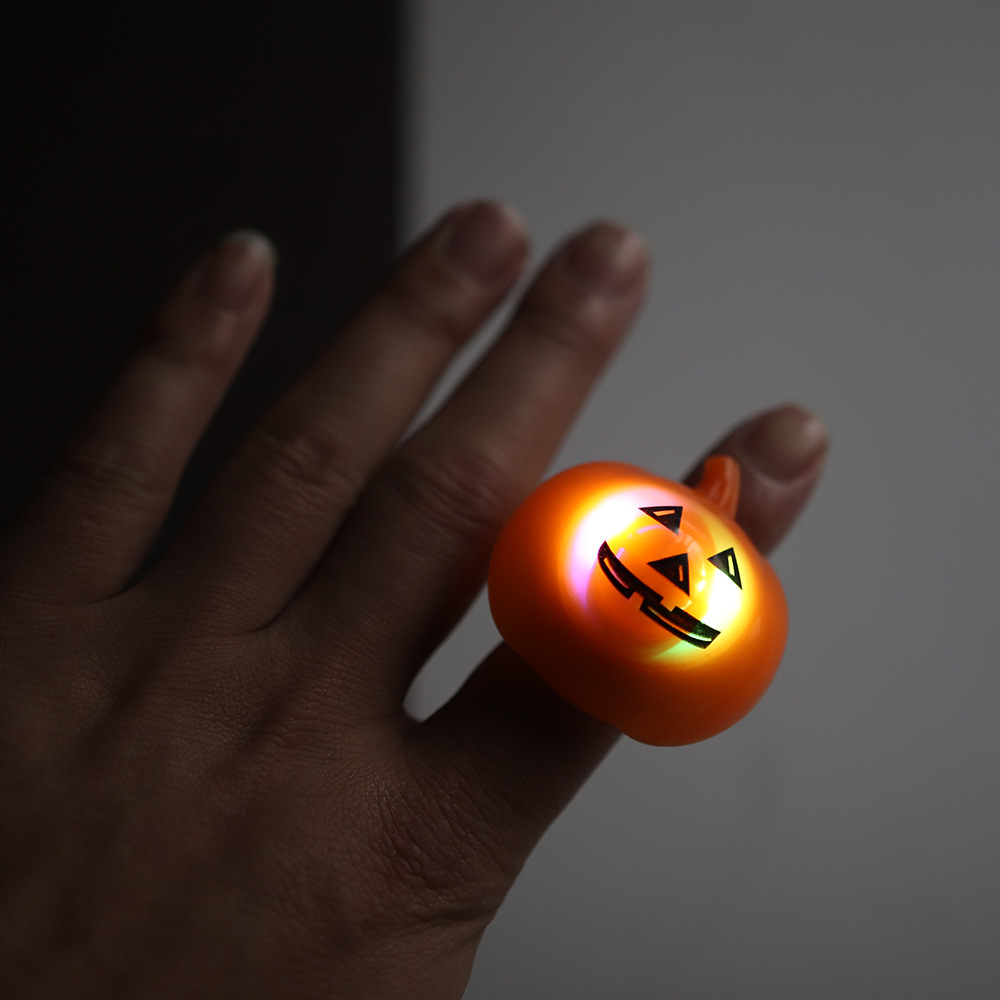 Halloween luminoso anillo plástico calabaza luz anillo murciélago cráneo anillo niños truco anillo de juguete