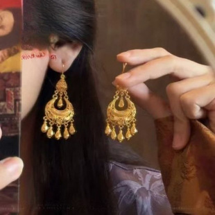 Yindefang Retro Palace Style Golden Tassel Long Earrings Niche Design High-End Wedding Earrings 2025 New Style