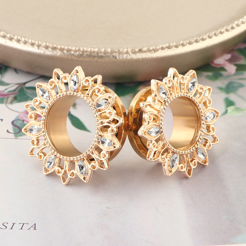 Pointed titanium steel lip stud product view