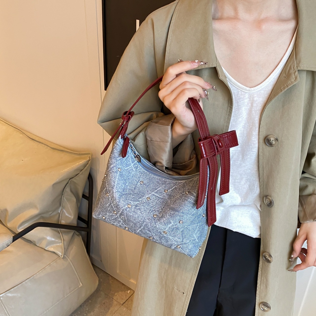 Diseño de color chocante empalme brazo bolso de mujer verano nuevo estilo de viaje diario versátil portátil de hombro mochila