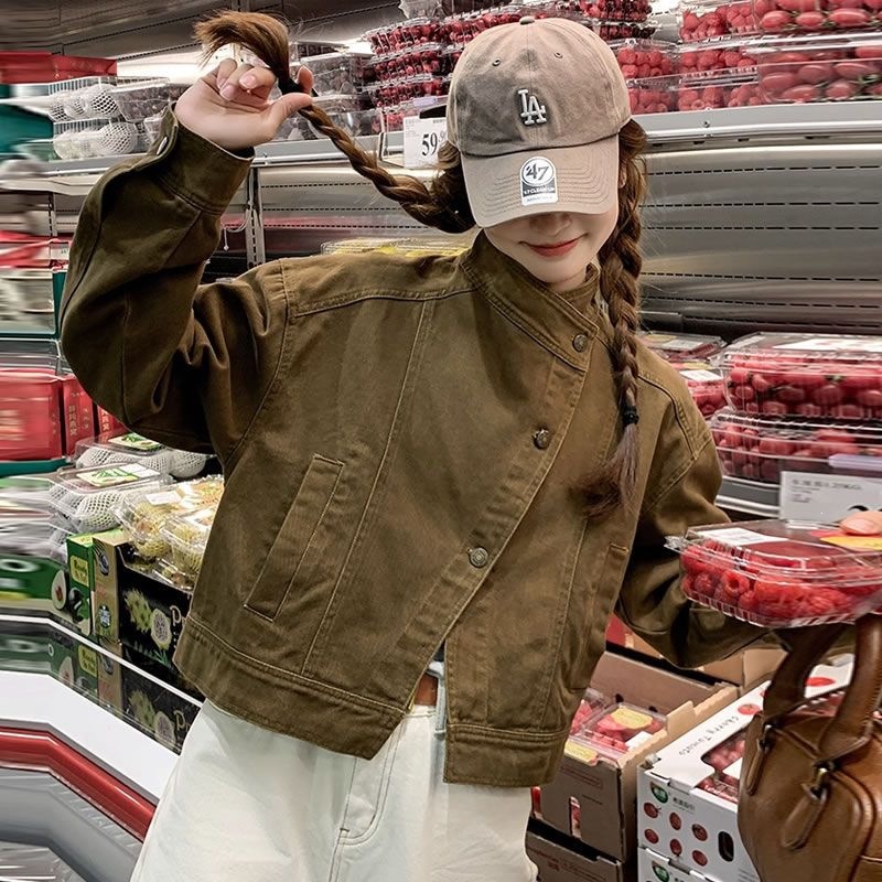 Retro brown denim short jacket, 2026 spring and autumn new style, niche loose stand collar workwear jacket top for women.