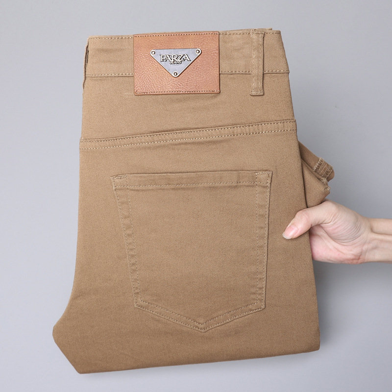Jeans de color khaki otoño y invierno para hombres de moda simple productos europeos 2024 nuevos pantalones de alta gama de moda casuales delgados