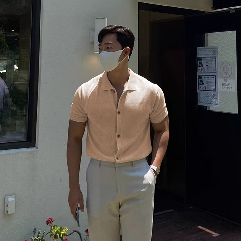 Cárdigan de punto de tipo duro europeo y americano, hombre musculoso, chaqueta delgada de manga corta, camiseta de solapa, camisa Paul de seda de hielo, marea