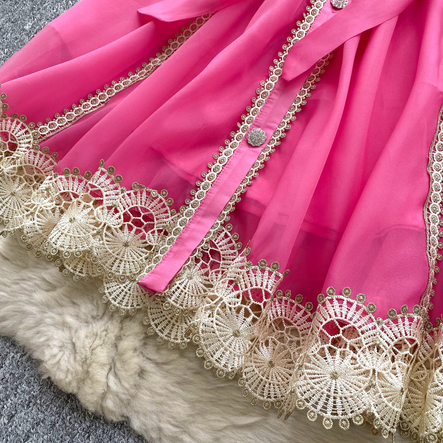 Women's Clothing Niche Retro Palace Style Heavy Lace Splicing Tie Waist Lantern Sleeve Mesh Dress_ecoleips.com
