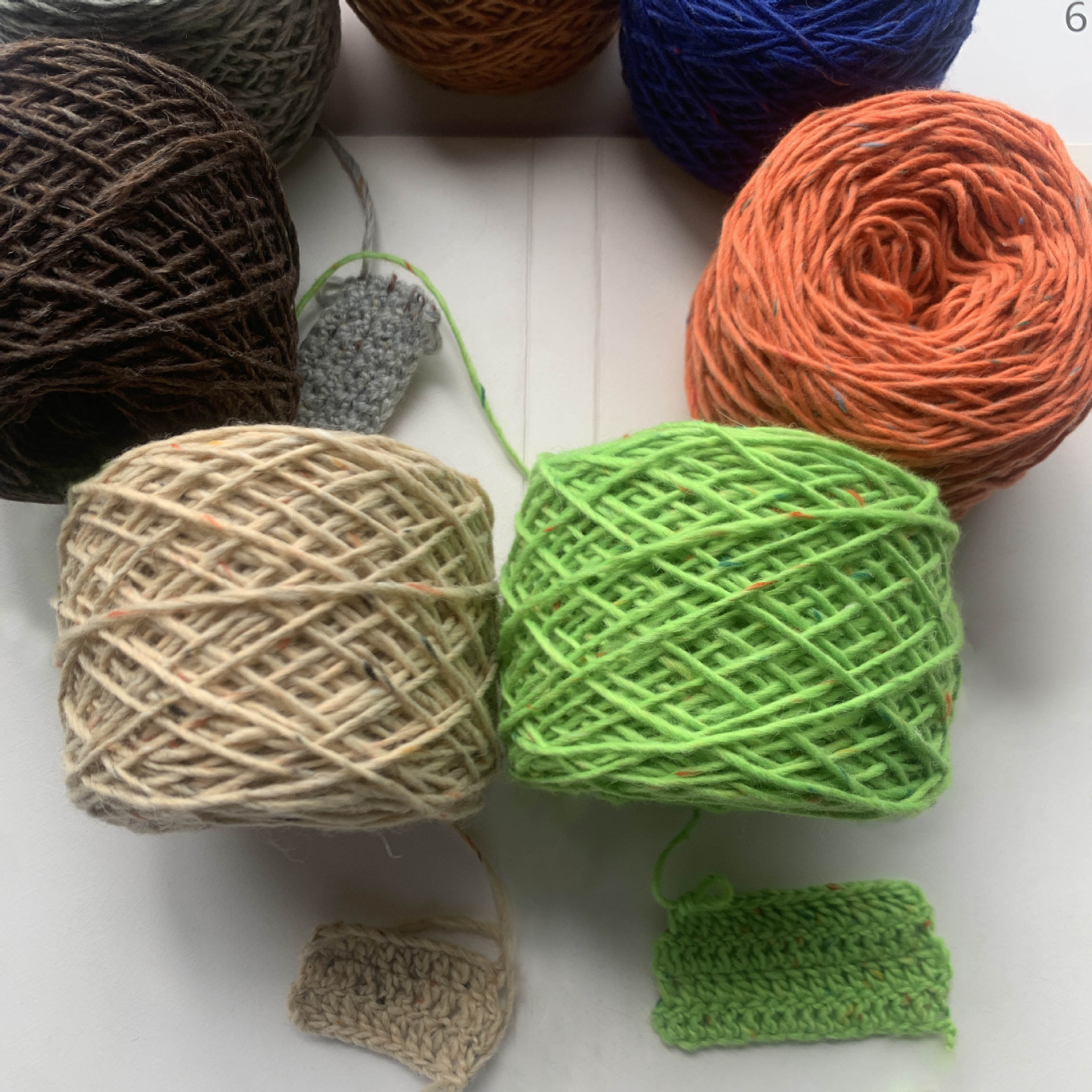 【包邮】缤纷彩点羊毛线手工编织毛线团毛衣帽子围巾线特色线批发