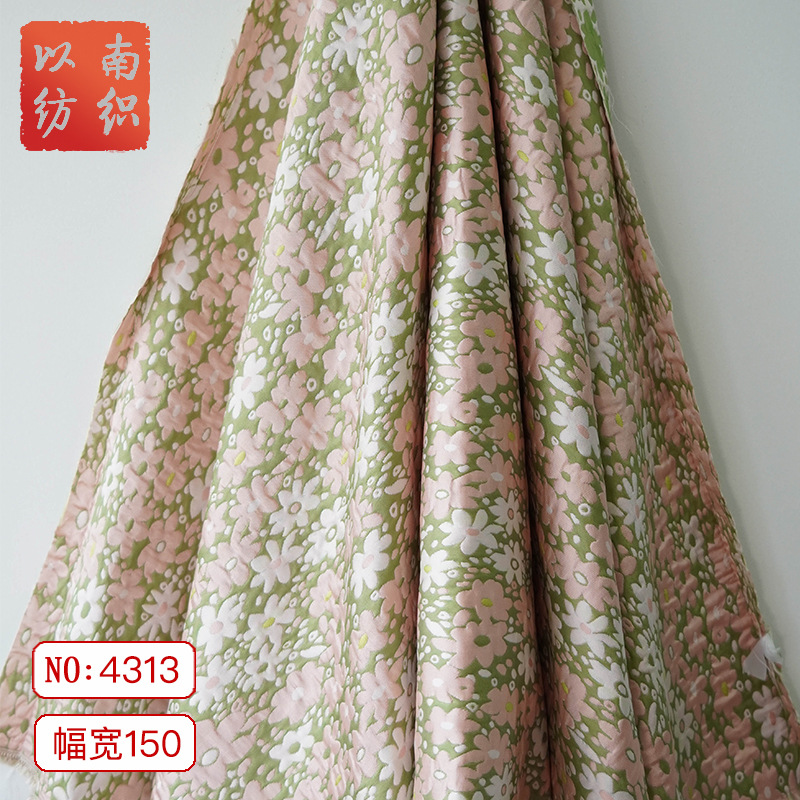 新款色织粉绿撞色花朵连衣裙提花布小清新女装箱包浮雕时装面料