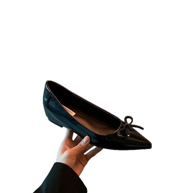 Dulce francés multi-tipo punzante superficial en la altura de la boca de una sola mujer arco zapato plano desnudo un pedale de viento suave