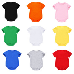 赤ちゃんの純色の肩は半袖の三角のお尻の服を掛けます。