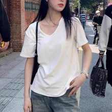 白月光v领正肩短袖t恤女2025夏季新款高级感打底衫薄内搭辣妹上衣