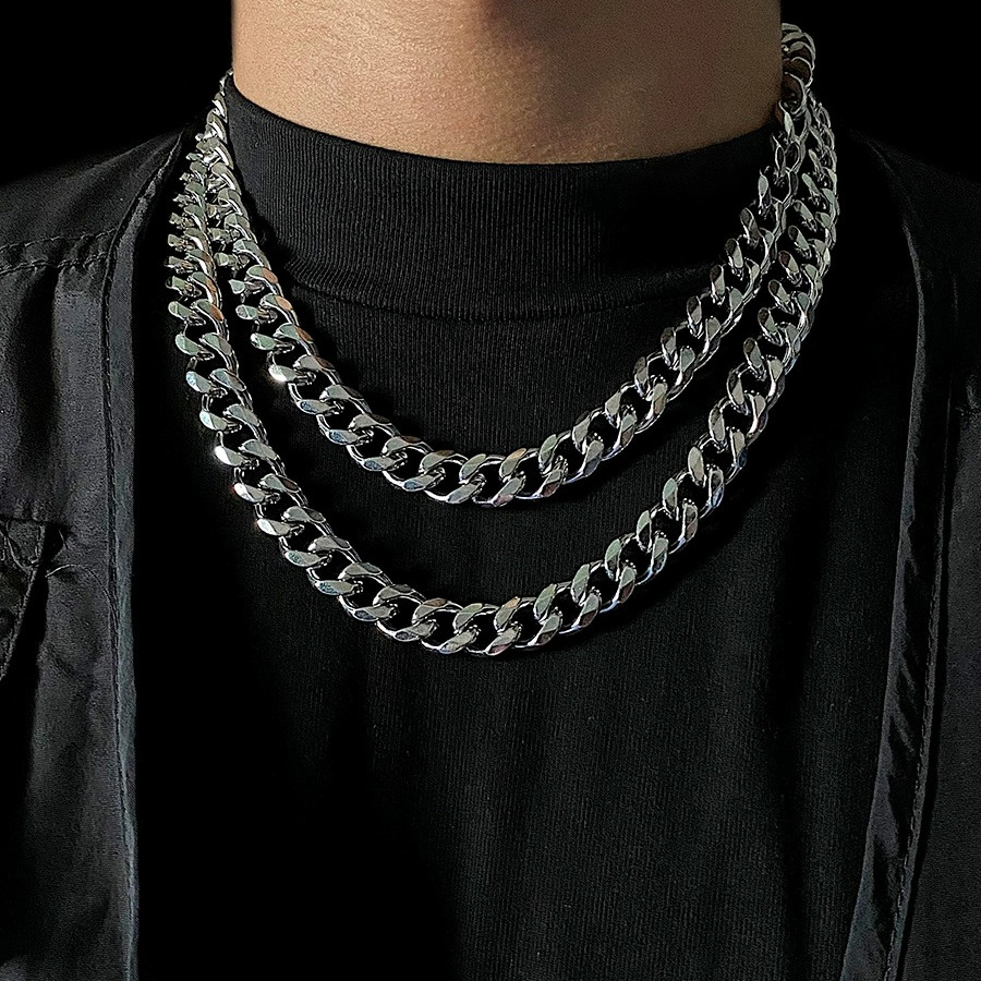 Collier cubain en acier titane 2026 pour homme, polyvalent, inaltérable, original, personnalisable, simple et tendance. Chaîne clavicule pour homme._voghion.com