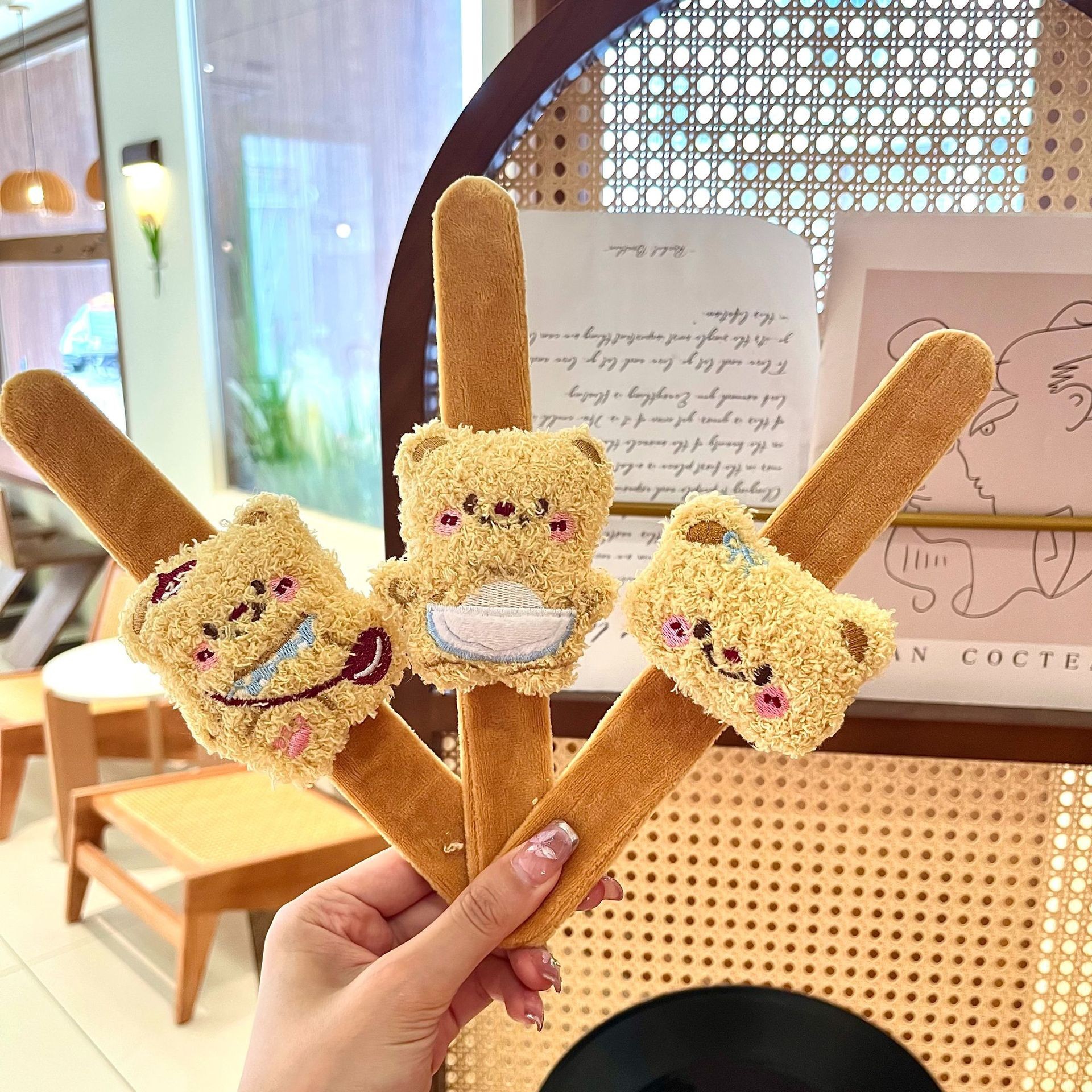 Anillo de felpa de dibujos animados, oso de mantequilla, correa de reloj de boda, pulsera para niños Kapibala, regalo de muñeca creativa