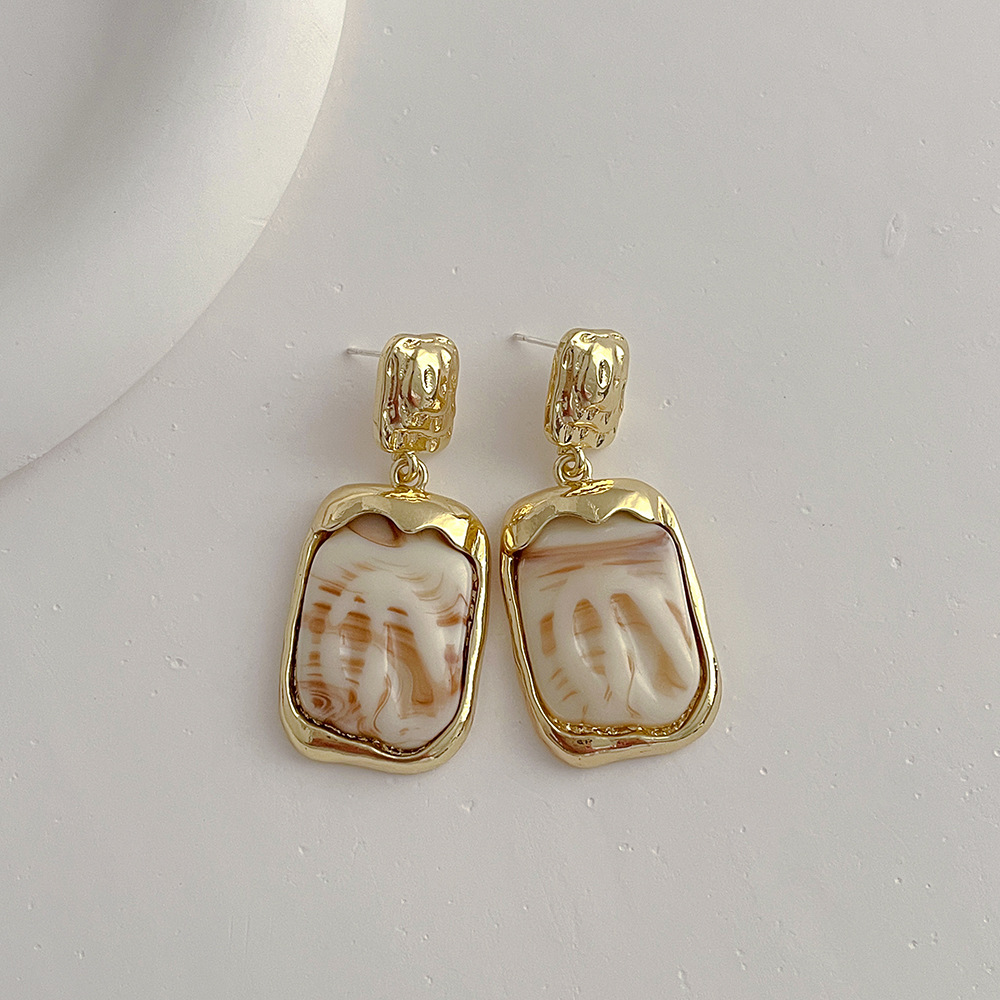 Simple Style Square Resin Copper Irregular Plating Earrings 1 Pair display picture 8