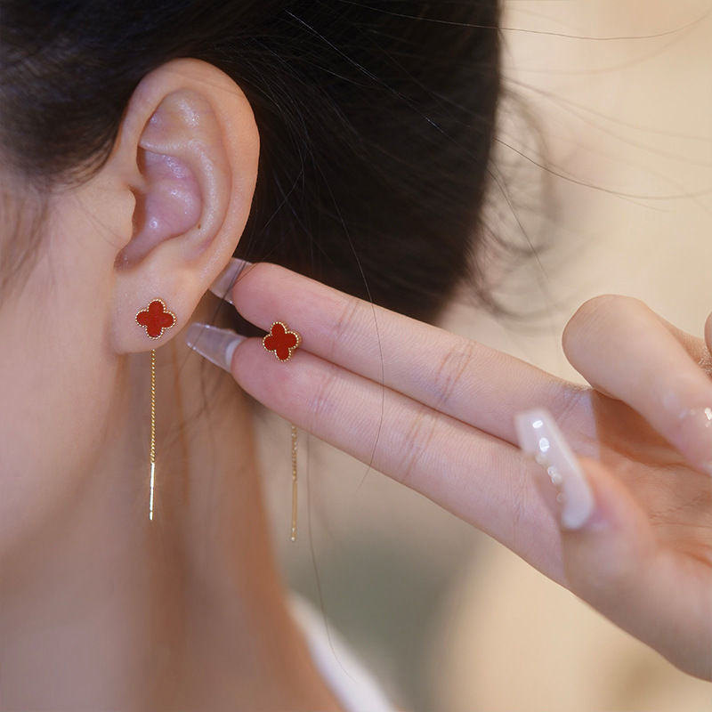 Trébol de cuatro hojas, pendientes exquisitos de alta gama, borlas femeninas, cadena larga simple y de moda de todo fósforo, pendientes de aguja plateada S925 para mujeres