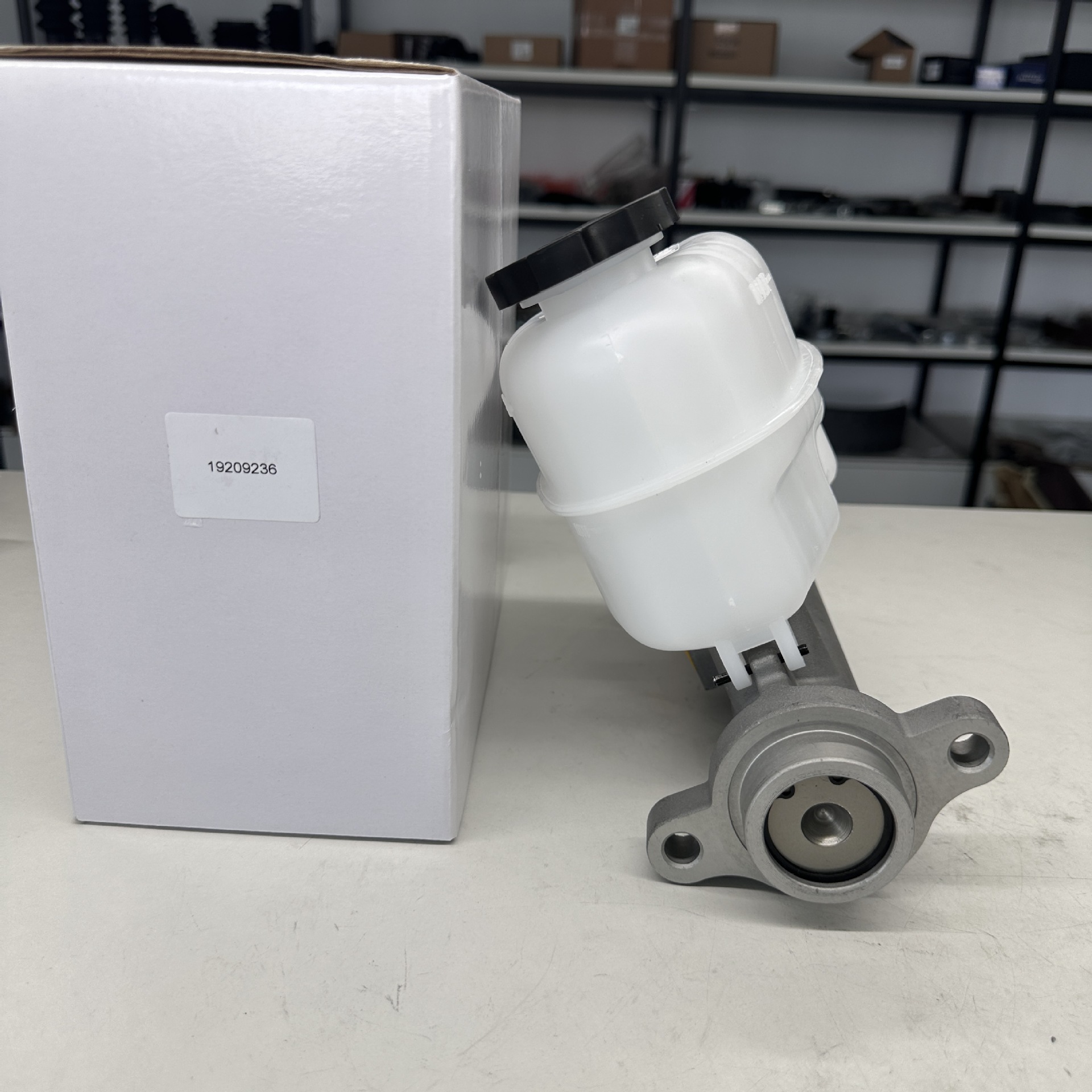 Suitable for Chevrolet Brake Master Cylinder 19209236 18047519 133100
