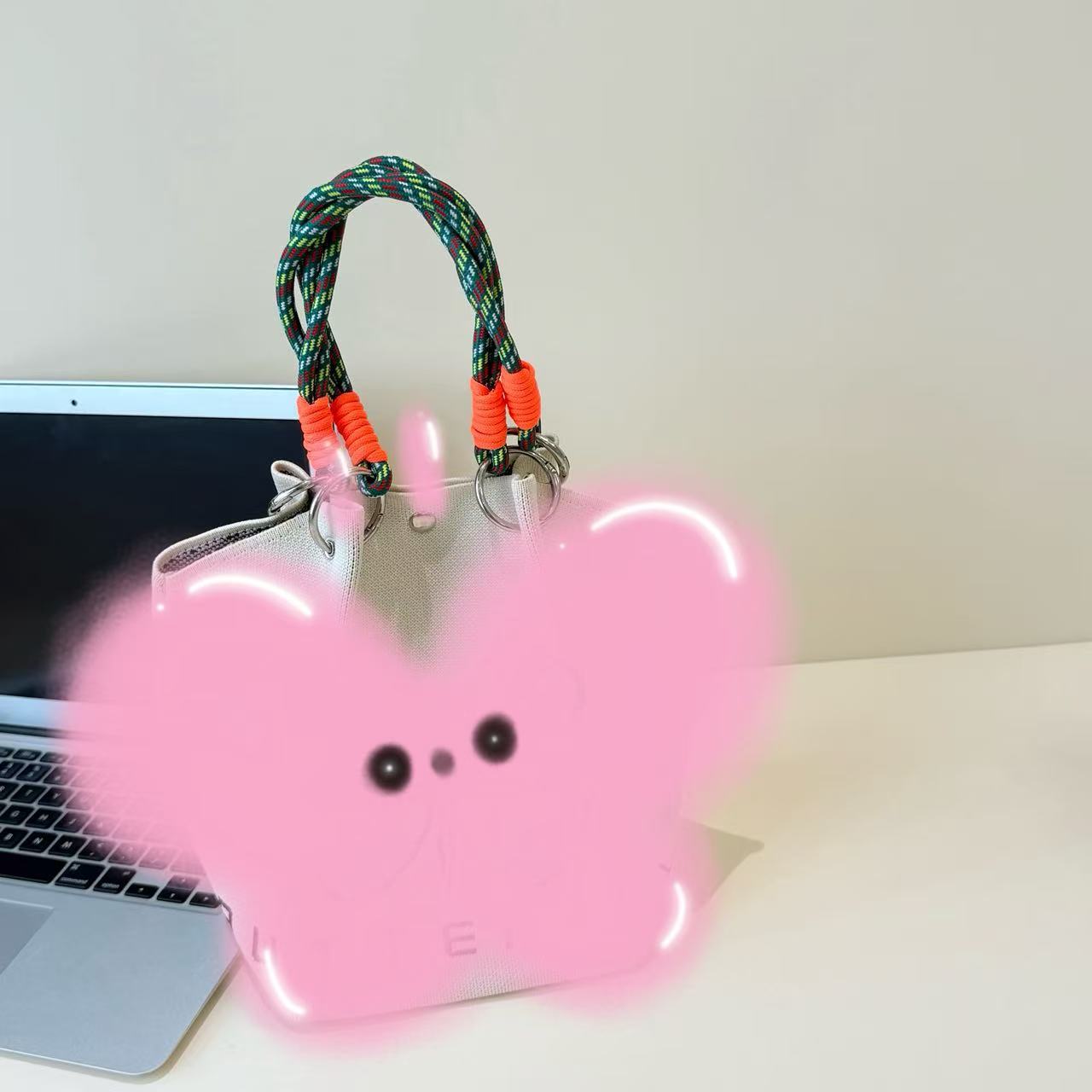 2026 primavera y verano nuevo bolso de cubo de pintura creativo portátil gran espacio de aire de dopamina alta sensación mochila