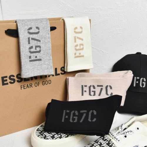 Brand FOG FG7C personalized European and American simple couple's INS street style Japanese sporty college crew socks for autumn and winter