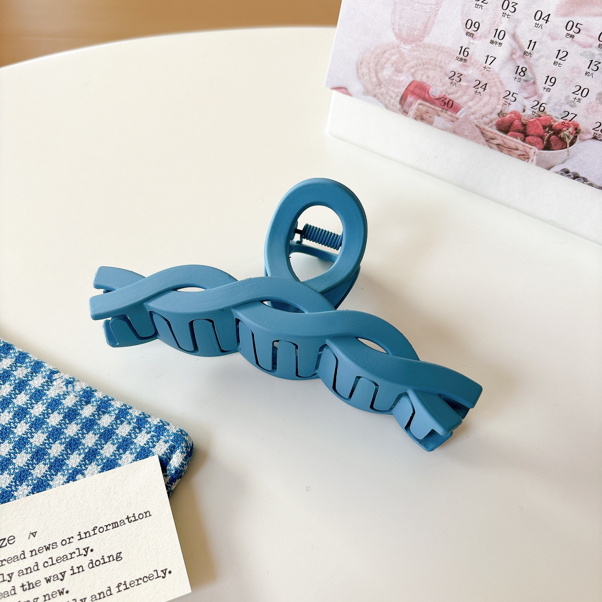 Japonés y coreano accesorios para el cabello hembra Klein azul clip temperamento simple giro horquilla corazón pequeña horquilla placa geométrica horquilla