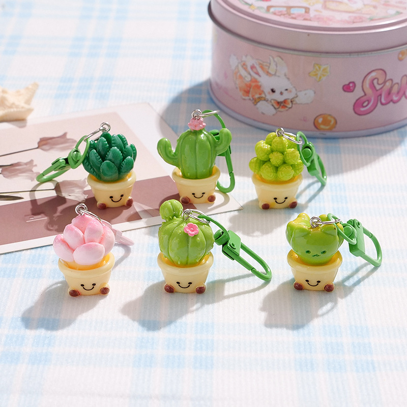 New resin artificial succulent cactus keychain pendant, bag decoration, small gift, cute keyring wholesale
