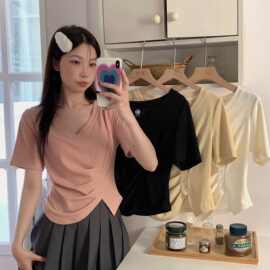不规则V领开叉短袖T恤女夏小众设计感正肩褶皱遮肚上衣打底衫