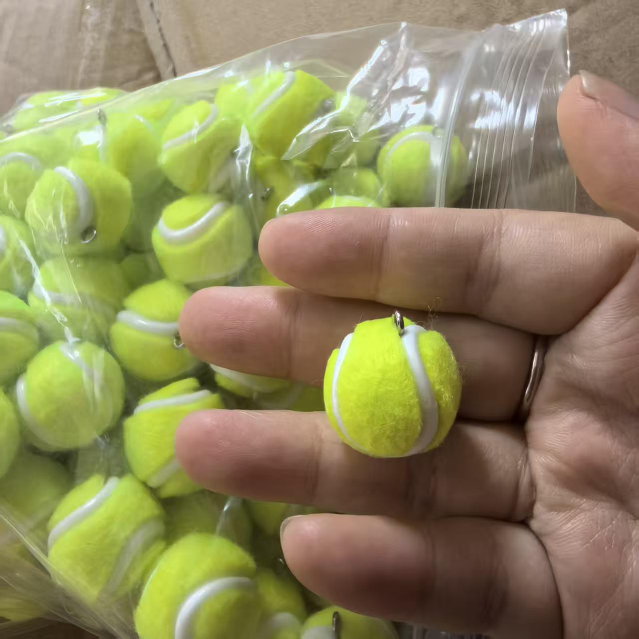 Mini pequeño tamaño de simulación de bádminton llavero colgante adornos deportivos ventiladores pequeños regalos transfronterizos