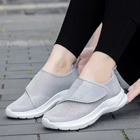 Спортивные кроссовки собственной марки: дышащие сетчатые слипоны на платформе для отдыха, плюс размер