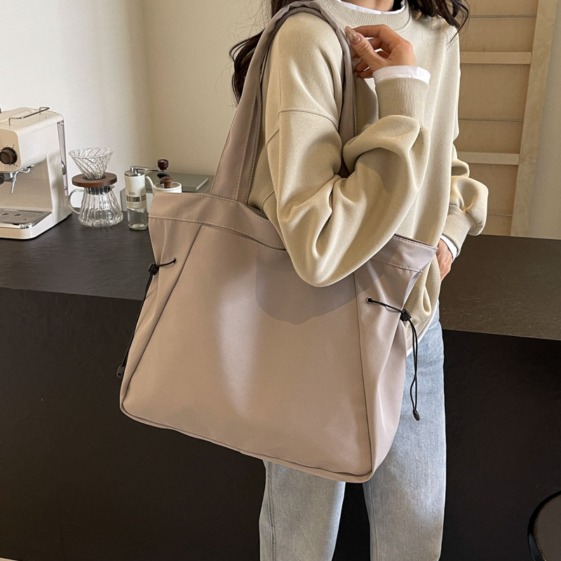 Bolso casual coreano de moda de gran capacidad de color puro 2024 primavera nuevo bolso de axila de un solo hombro ins de todo fósforo