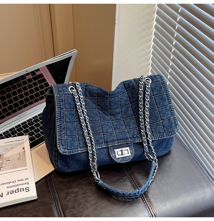 Bolso denim retro de gran capacidad para mujeres otoño / invierno 2025 nueva moda cadena mochila de transporte de viaje ocio tote