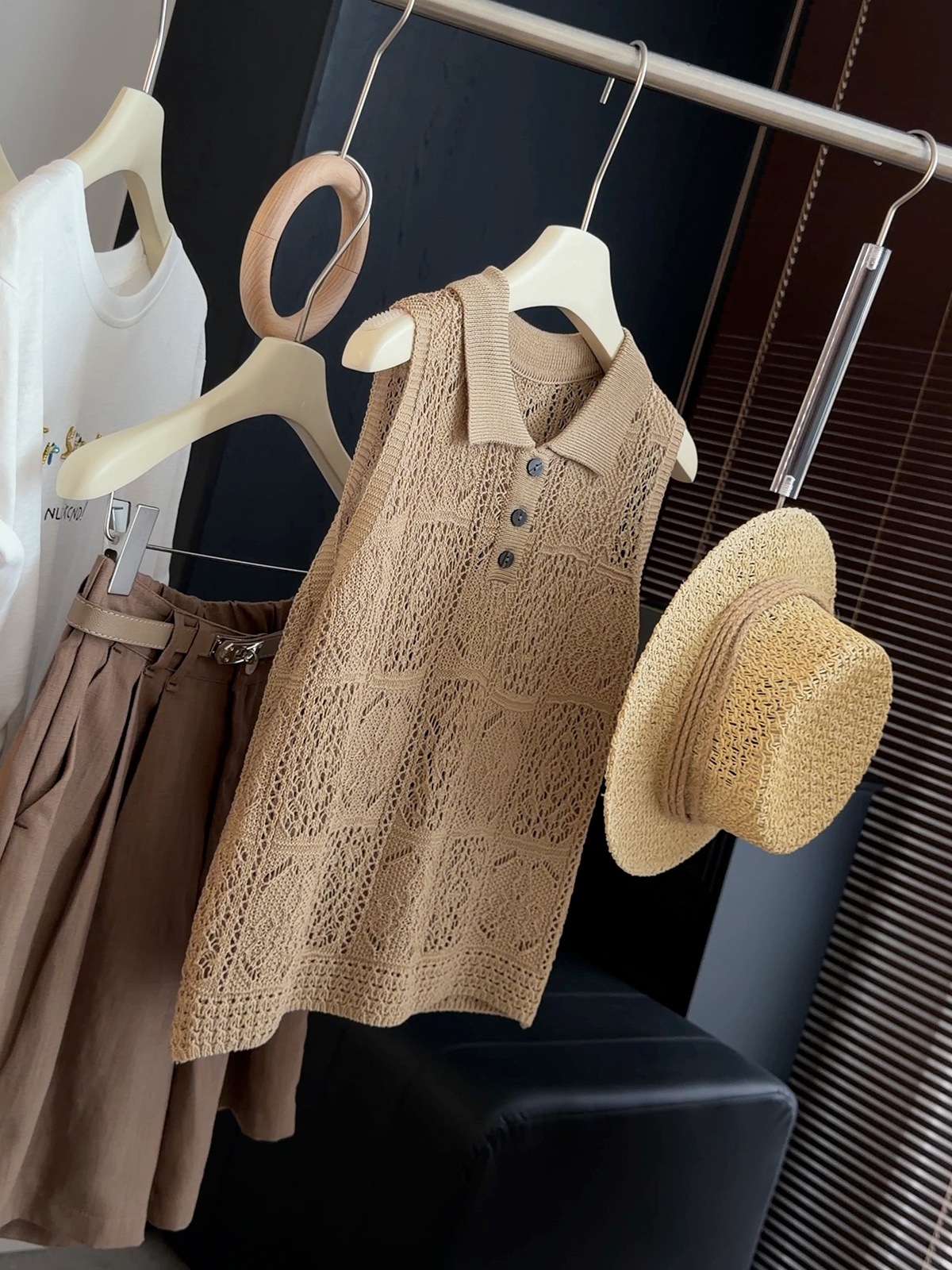 Women's Slim Fit Knitted Vest Apricot Polo Collar Hollow out Sleeveless Top High End Fashionable Versatile New Summer Style_ecoleips.com