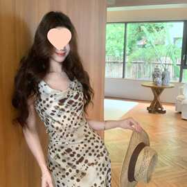 木子李的李晴窗野影设计感气质吊带荡领连衣裙高腰绑带字裙其他