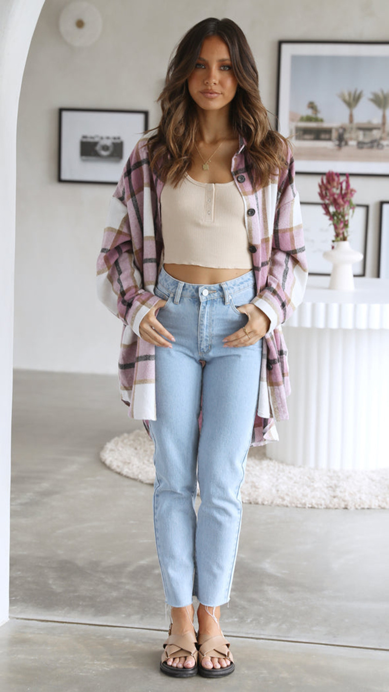 Cappotto da donna in lana a quadri dal design irregolare_voghion.com