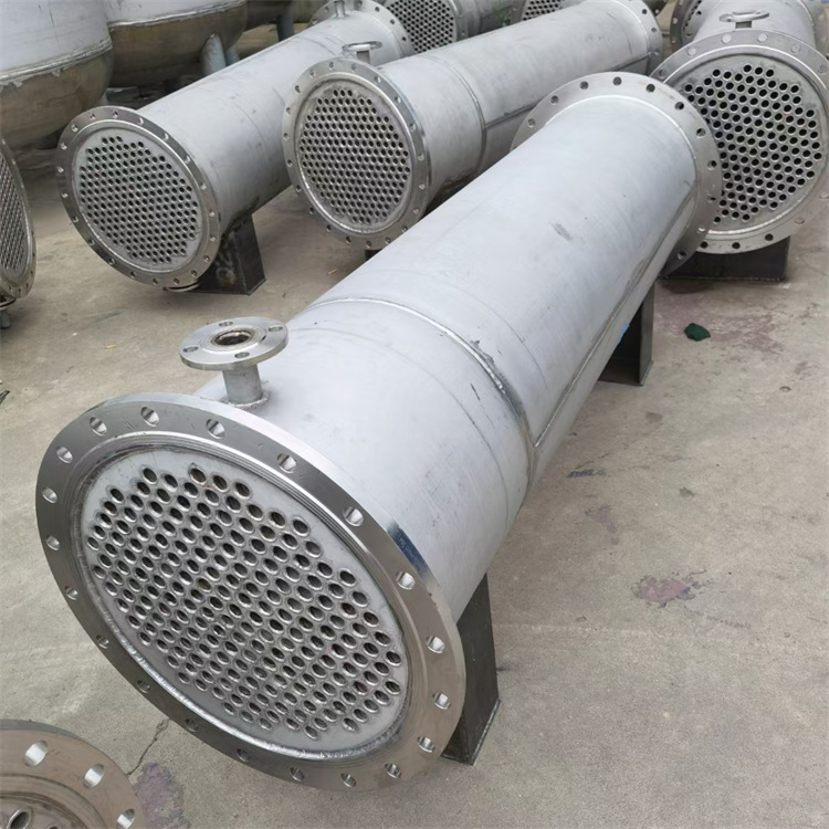 二手不锈钢冷凝器 5-50平方列管冷凝器 立式强制循环挥发器
