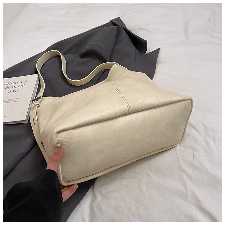 Korean style, retro, large-capacity tote bag for women, new summer 2025, versatile, fashionable, simple and solid color crossbody bag undefined