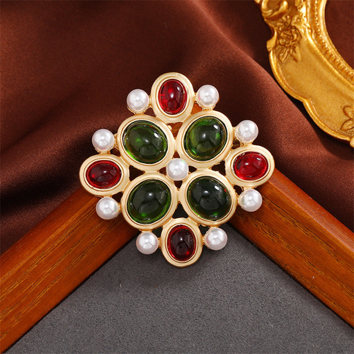 Antique Replica Baroque Style Engraved Brooch in Vintage Gold and Water Diamond Series, a Brooch for Women's Jackets, Accessory