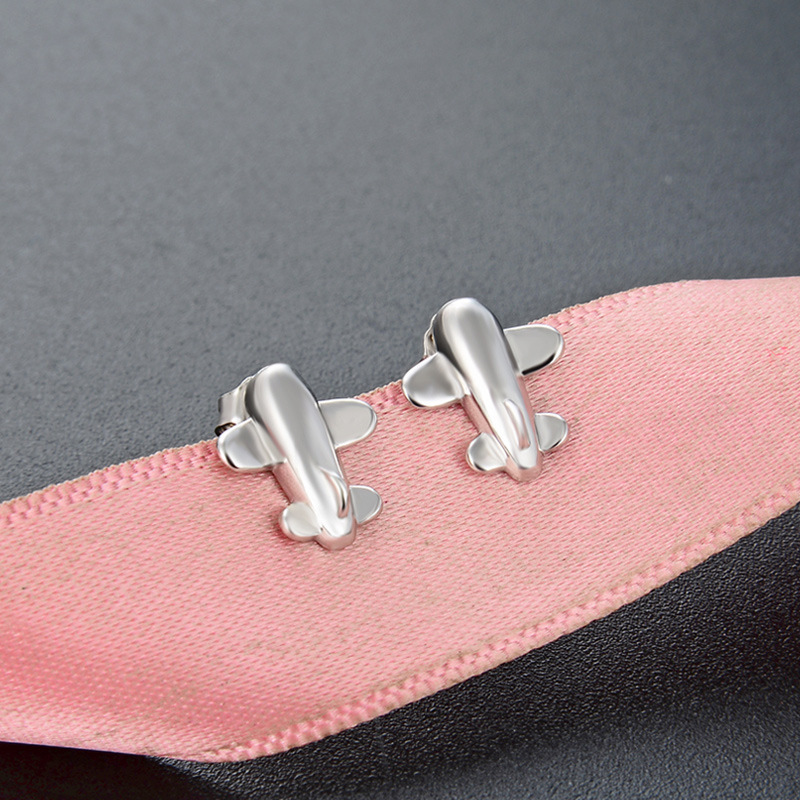 S925 plata esterlina pequeña versión coreana de pernos de avión femeninos pequeños frescos y simples nicho de diseño amiga de los estudiantes de moda pernos de orejas