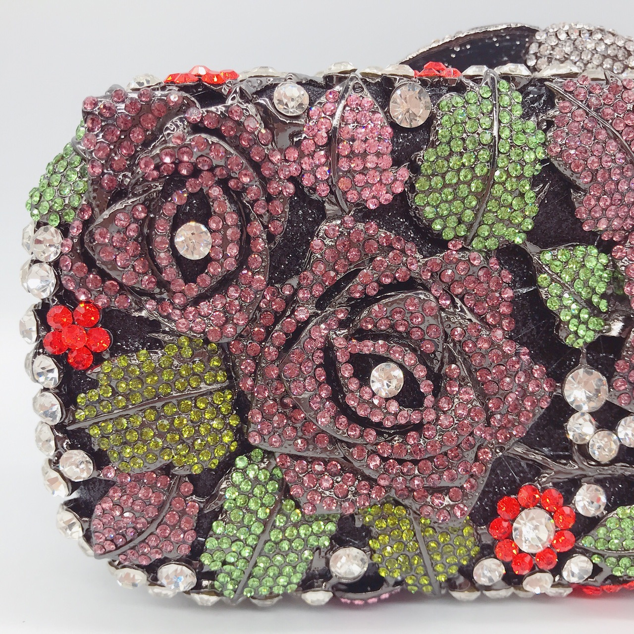 Túi clutch dạ hội nạm kim cương họa tiết hoa hồng kim loại phong cách Âu Mỹ — kim cương vàng trên nền vàng chi tiết 1