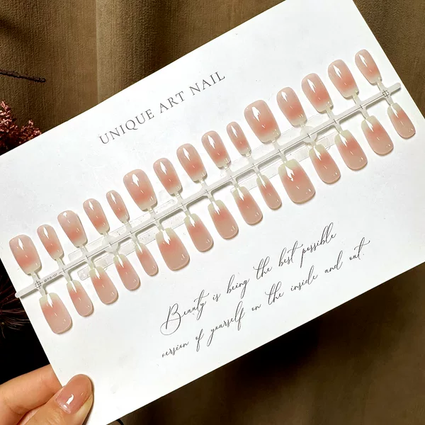S632-Pre-Made Nails with a Gradient Peach Color, Clean and Transparent, Simple and Versatile for Daily Use, Detachable Nail Pieces