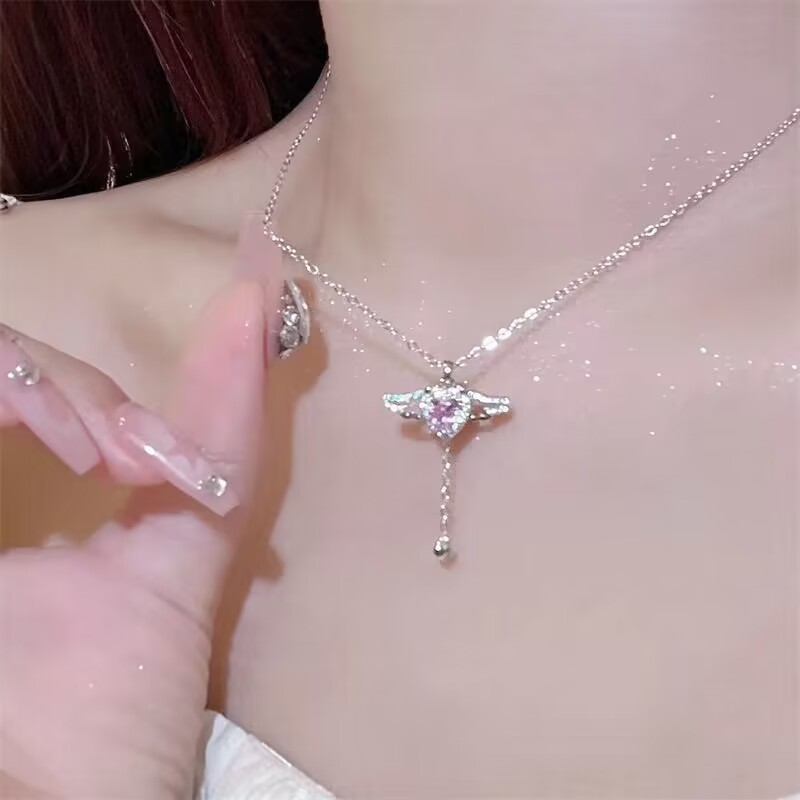 Farblose Amor Herz Titan Stahl Halskette High-end Luxus Engel Anhänger Weibliche Kragen Kette Qixi Geschenk Mädchen_voghion.com
