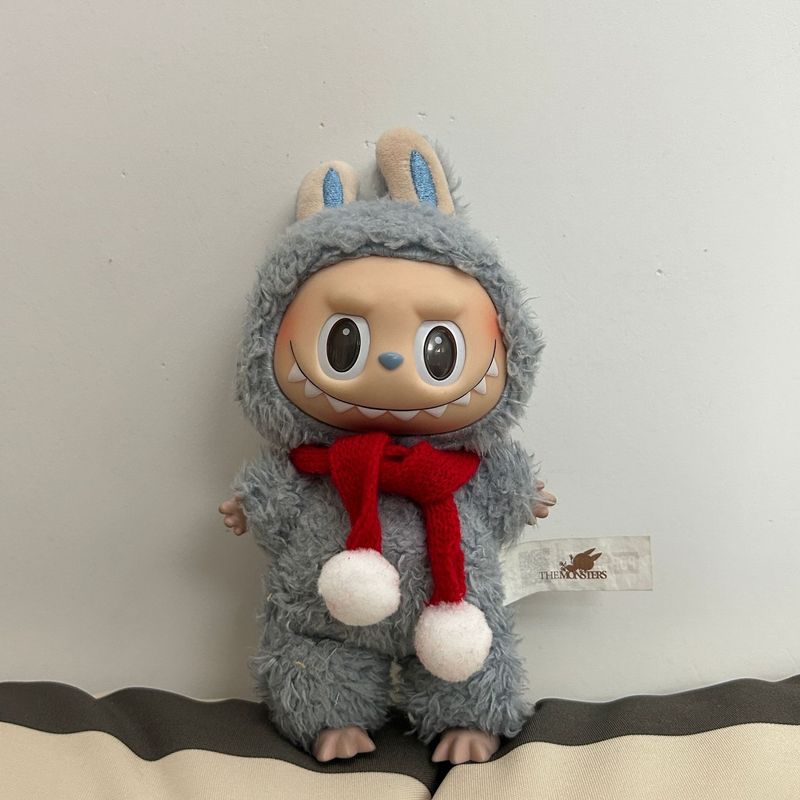 Labubu ベビー服第一世代、第二世代、第三世代 Labubu ブラインドボックス スカーフ アクセサリーは、自虐的なクマの衣装の装飾に適しています。|undefined