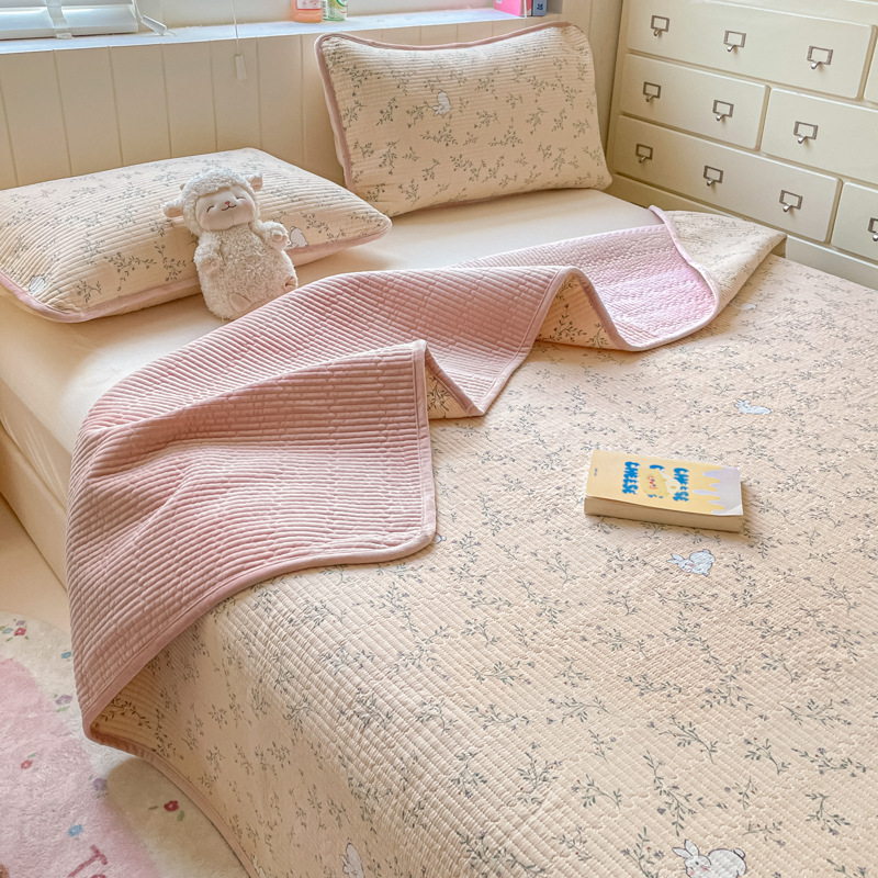 Nube de bebés cubierta de cama de terciopelo conjunto de tres piezas de otoño y invierno doble cara gruesa cuatro estaciones de algodón de algodón universal personalizado cama doble