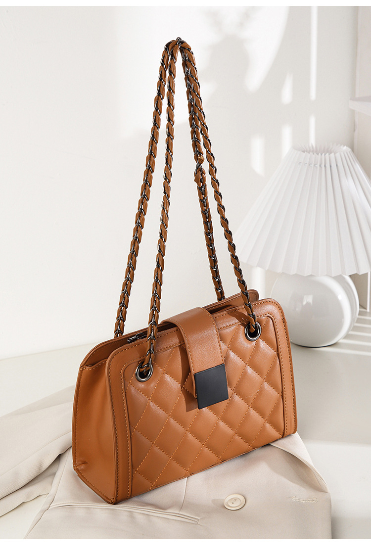 Solid Color, Lingge Pattern All Seasons Season Women's Gender Women's Medium Pu Leather Solid Color Lingge Elegant Classic Style Zipper Shoulder Bag