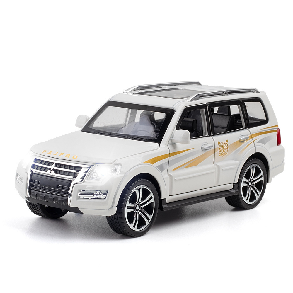 Modelo de coche de aleación de coche 1:32 Mitsubishi Pajero Tire hacia atrás vehículo todoterreno con sonido y luz niño modelo de coche de juguete adornos